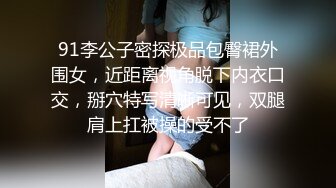 悍妇当街暴打偷手机无内女贼,众人围观看逼逼