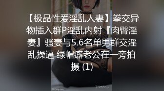 成都春熙路的妩媚辣少妇，镜子前裙子都不脱直接褪下内裤拉起衣服后入啪啪，艹得沙沙响，少妇很享受的叫了出来！